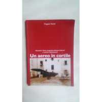 UN AEREO IN CORTILE